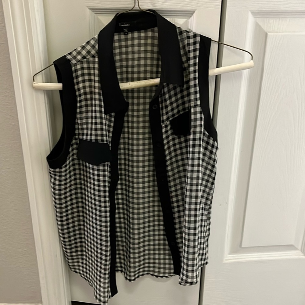 Sleeveless blouse